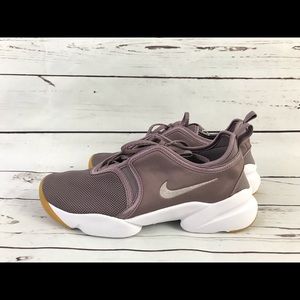 NIKE Olsen Women’s Running Shoes Taupe Gray Sz 6.5